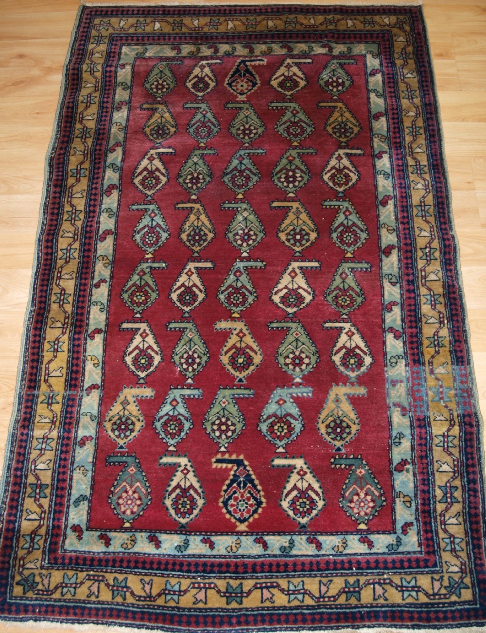 OLD CAUCASIAN ERIVAN RUG OF SMALL SIZE WITH BOTEH DESIGN, CIRCA 1920.