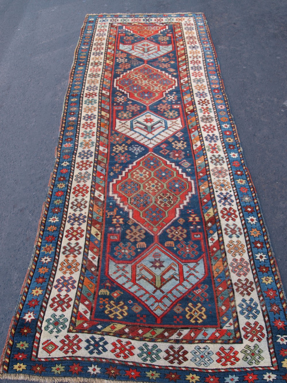 ANTIQUE SOUTH CAUCASIAN GENDJE RUNNER, OUTSTANDING DESIGN AND GREAT COLOURS, CIRCA 1900.
