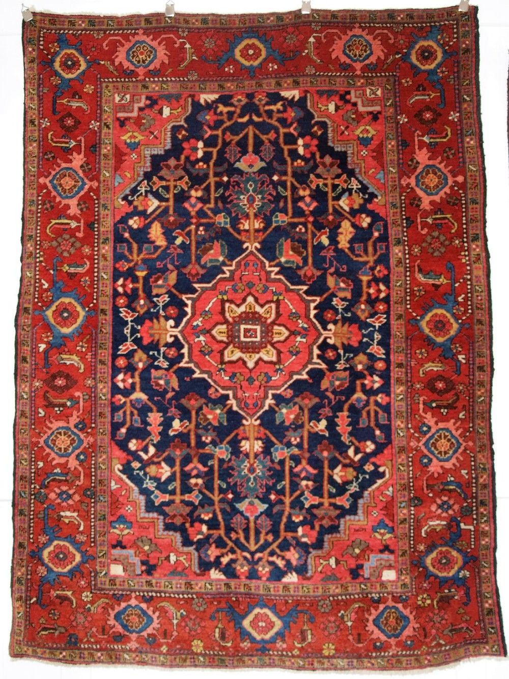 ANTIQUE PERSIAN HERIZ RUG OF SCARCE SMALL SIZE, SUPERB COLOUR, CIRCA 1900.