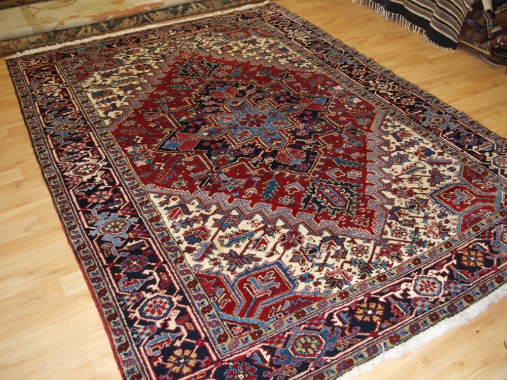 ANTIQUE NORTH PERSIAN HERIZ CARPET, FULL PILE HEAVY DUTY FURNISHING CARPET, CIRCA 1920.