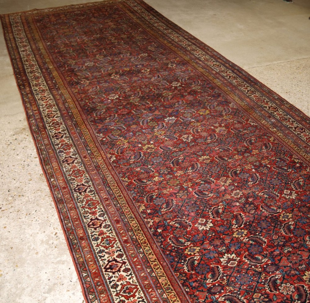 ANTIQUE NORTH PERSIAN FARAGHAN KELLEH CORRIDOR CARPET OF EXCEPTIONALLY LARGE SIZE AND FINE WEAVE, LATE 19TH CENTURY.