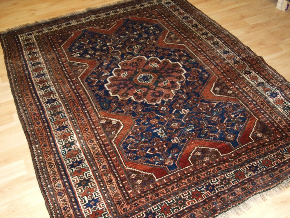 ANTIQUE SOUTH WEST PERSIAN KHAMSEH RUG, BAHARLU SUB TRIBE, STAR BORDER, CIRCA 1900.