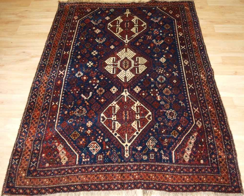 ANTIQUE SOUTH WEST PERSIAN TRIBAL RUG, SHIRAZ REGION, MANY TRIBAL DESIGN ELEMENTS, CIRCA 1900.