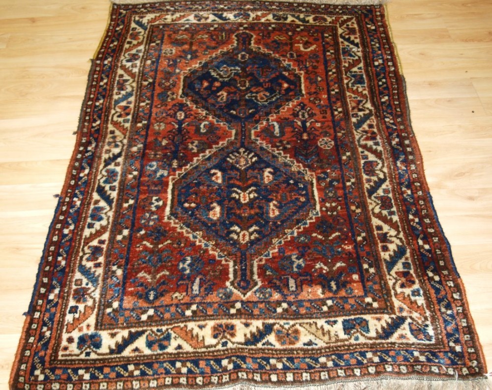 OLD SOUTH WEST PERSIAN TRIBAL RUG, SHIRAZ REGION, LINKED MEDALLION DESIGN, GOOD COLOURS, CIRCA 1920