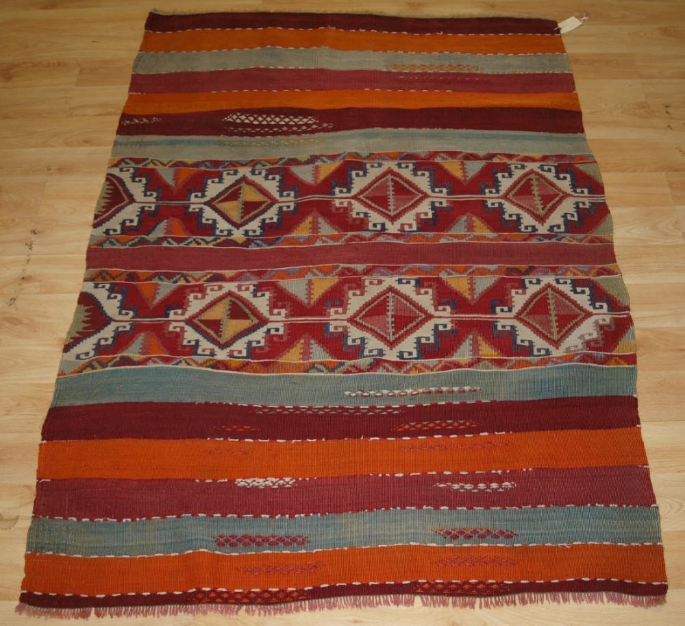 ANTIQUE TURKISH ANATOLIAN VILLAGE KILIM, SMALL SIZE WITH GREAT COLOUR, CIRCA 1900.