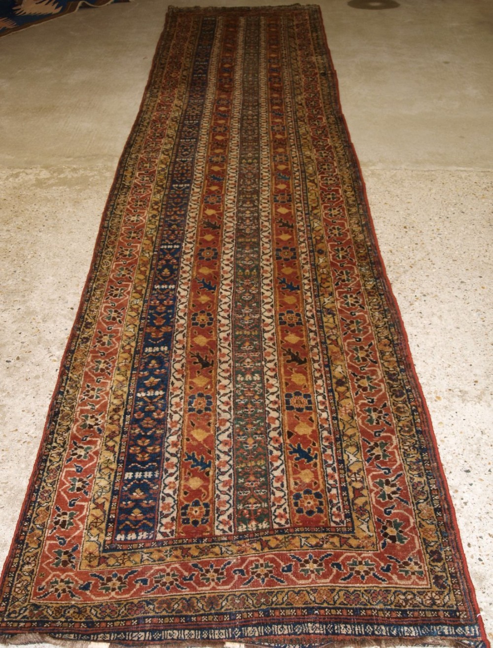 ANTIQUE SOUTH WEST PERSIAN KHAMSEH RUNNER WITH STRIPE DESIGN, LATE 19TH CENTURY.