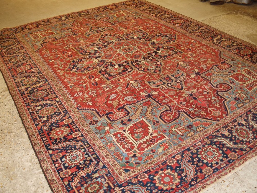 ANTIQUE PERSIAN HERIZ CARPET WITH SOFT PASTEL COLOURS, GREAT CONDITION, IDEAL FURNISHING CARPET, CIRCA 1900.