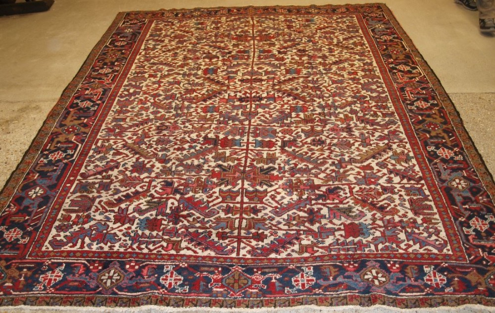OLD HERIZ CARPET WITH ALL OVER DESIGN ON IVORY GROUND, GREAT CONDITION, IDEAL FURNISHING CARPET, CIRCA 1920.