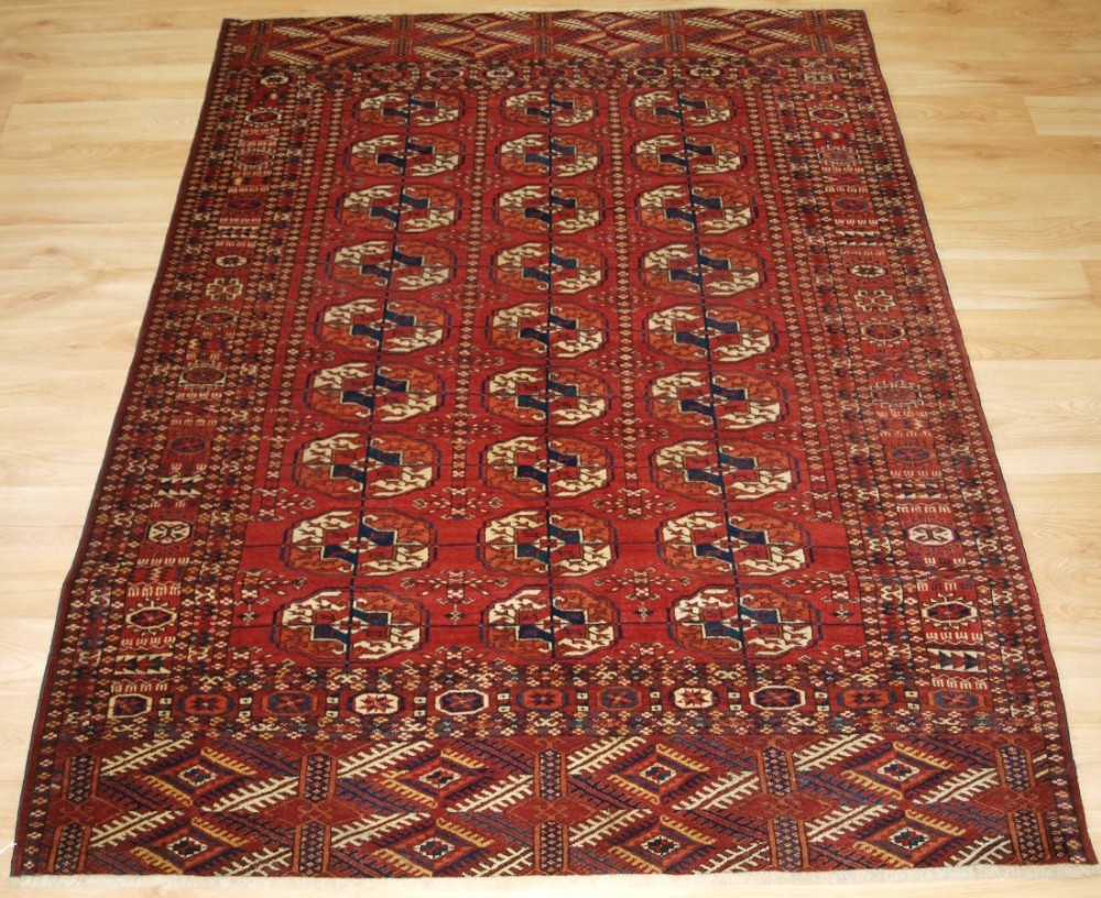 ANTIQUE RUG BY THE TEKKE TURKMEN, FINE WEAVE AND SMALL SIZE, CIRCA 1900.