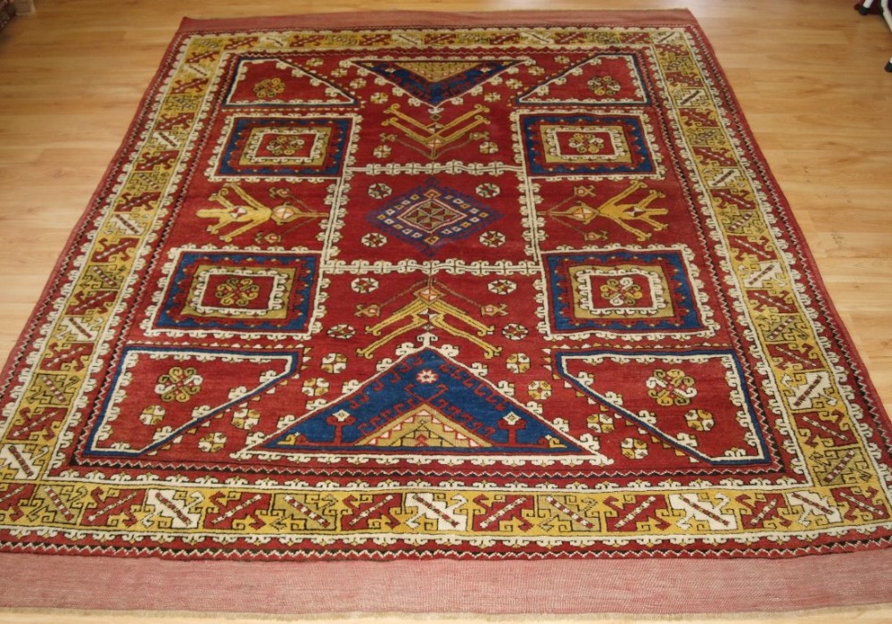 ANTIQUE TURKISH BERGAMA REGION RUG, EXCELLENT COLOUR INCLUDING A GOOD YELLOW, CIRCA 1900.