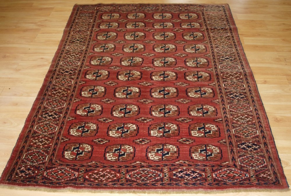 OLD TEKKE TURKMEN RUG WITH SOFT FADED RED COLOUR, GOOD FURNISHING RUG, CIRCA 1920.