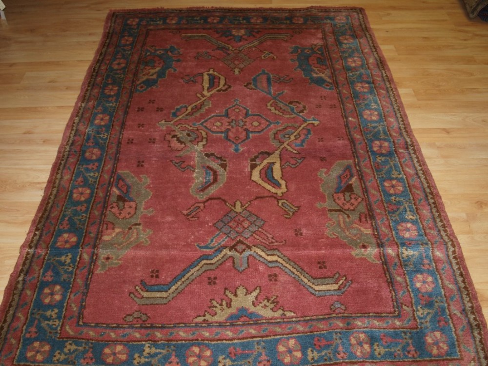 OLD TURKISH OUSHAK RUG WITH SOFT PASTEL COLOURS, VERY SOFT WOOL, CIRCA 1920.