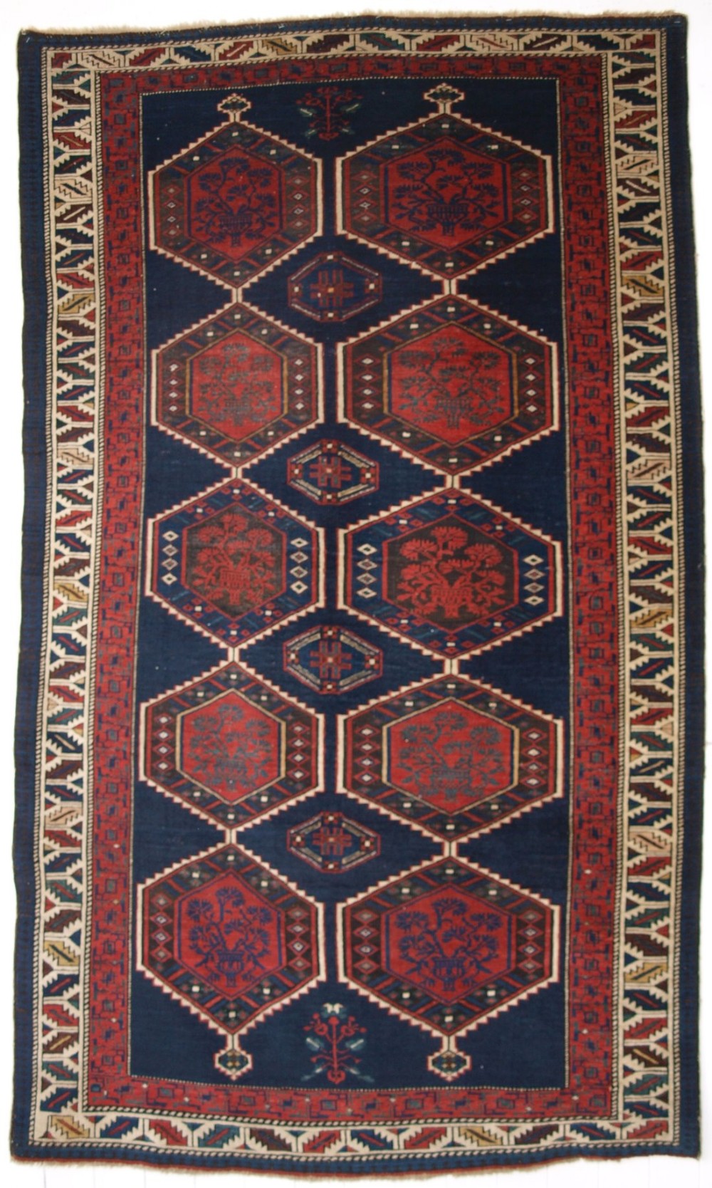 ANTIQUE CAUCASIAN KUBA SHIRVAN RUG WITH SHRUB DESIGN, LATE 19TH CENTURY.