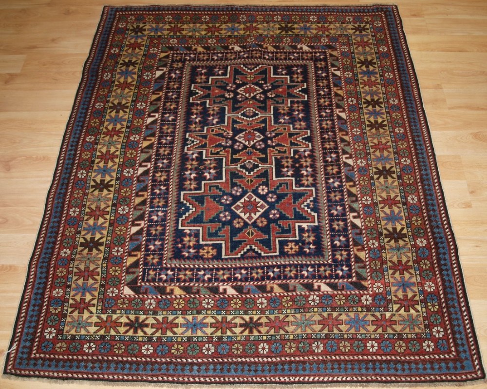 ANTIQUE CAUCASIAN RUG WITH 'LESHGI STAR' DESIGN, OUTSTANDING SMALL RUG, LATE 19TH CENTURY.