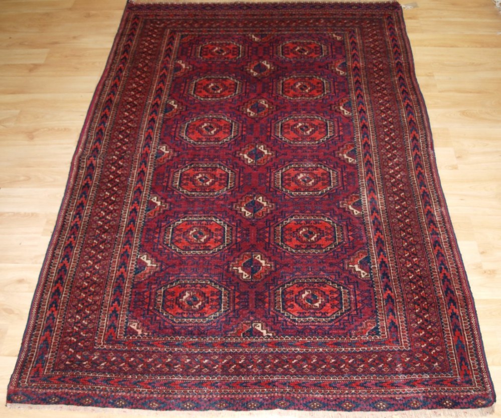 ANTIQUE TEKKE TURKMEN RUG, SALOR TURRETED GULS, FINE WEAVE, COCHINEAL DYE, CIRCA 1890.