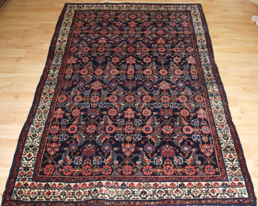 OLD PERSIAN KHANABAD VILLAGE RUG, HAMADAN REGION, HERATI DESIGN, GREAT CONDITION, CIRCA 1920.