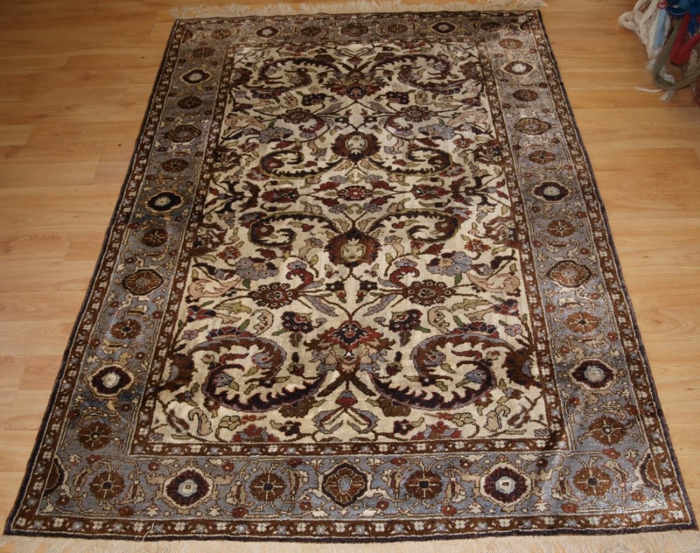 OLD SILK RUG WITH CLASSIC PERSIAN MAHAL DESIGN, CIRCA 1920.