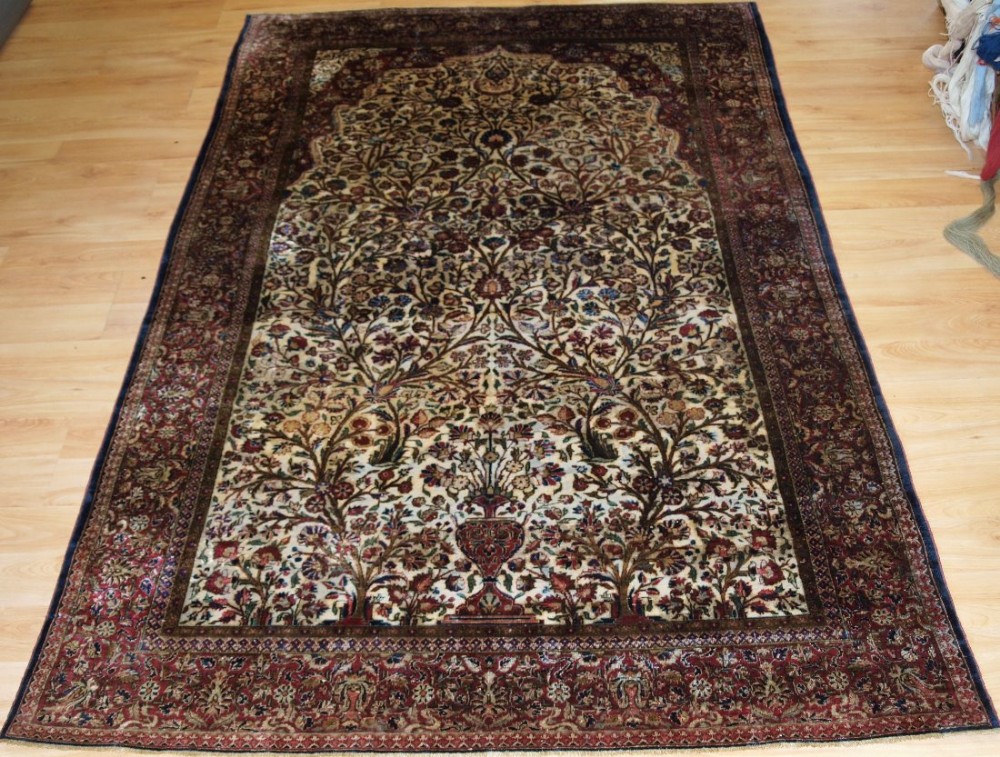 ANTIQUE SILK 'SOUF' KASHAN PRAYER RUG, CIRCA 1900.
