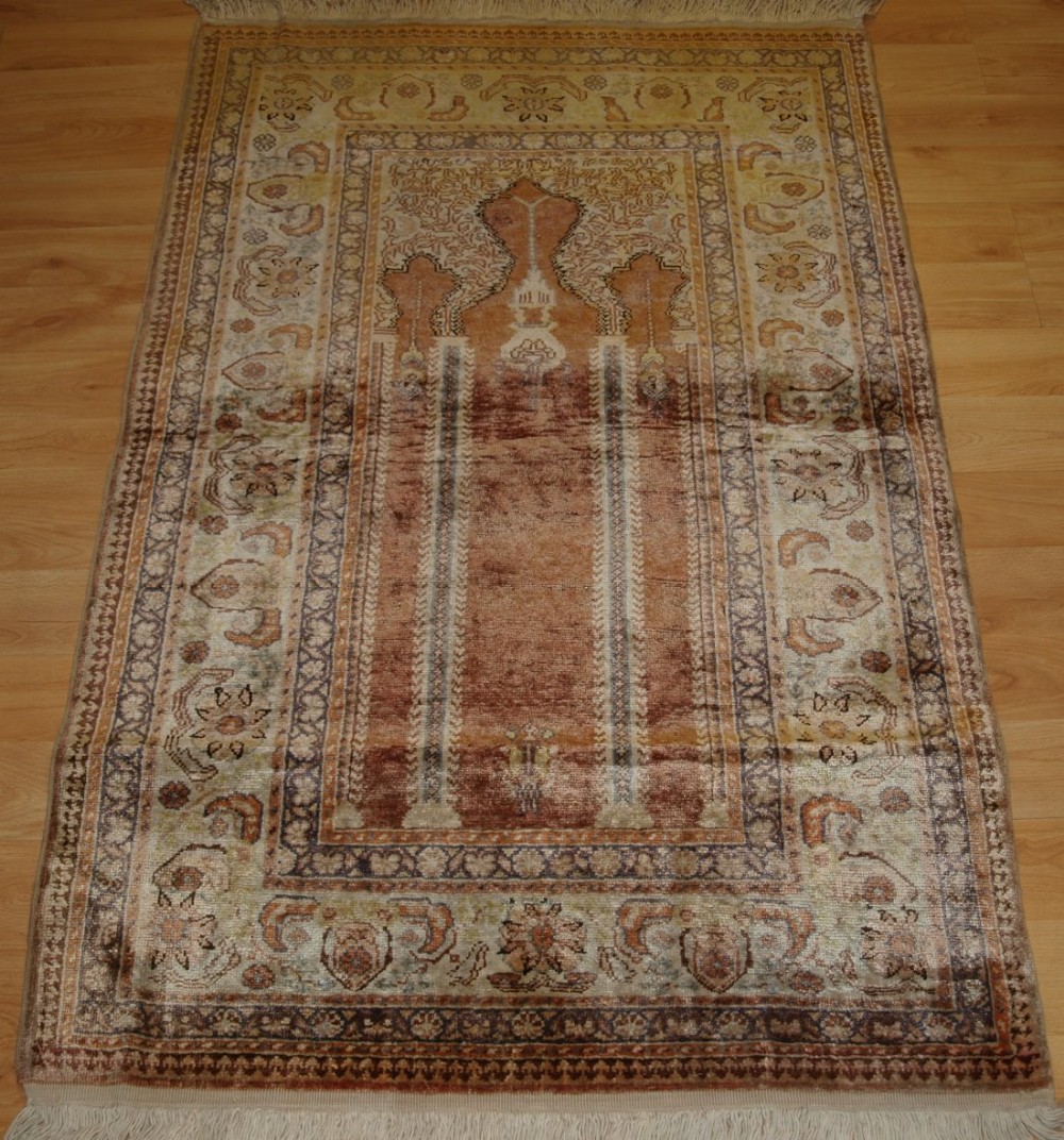 OLD TURKISH KAYSERI 'ART SILK' PRAYER RUG, TRADITIONAL PRAYER DESIGN, CIRCA 1920/30.