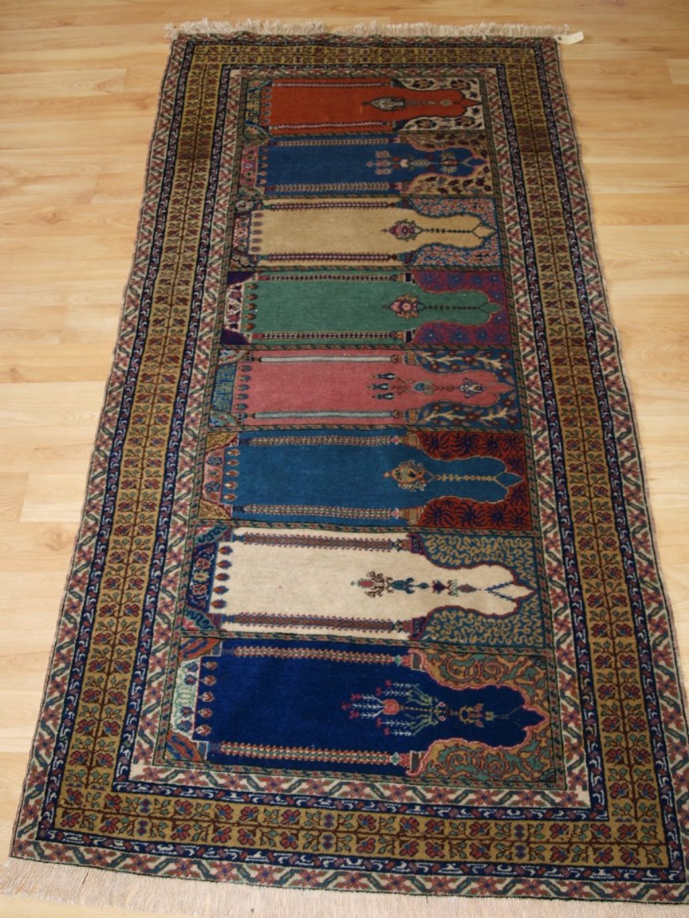 OLD TURKISH KAYSERI PRAYER RUG IN SAF DESIGN, CIRCA 1920/30
