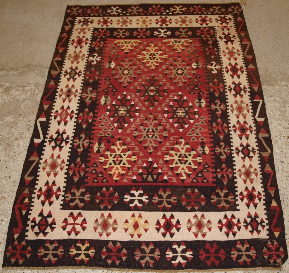 ANTIQUE TURKISH KILIM RUG OF SMALL SIZE FROM THE VILLAGE OF GOMUNGEN, LATE 19TH CENTURY.