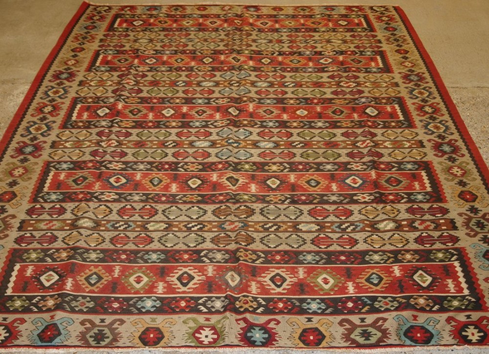 OLD TURKISH SARKOY KILIM RUG, TRADITIONAL BANDED DESIGN, SOFT COLOURS, CIRCA 1920.