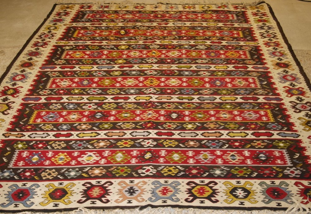 OLD TURKISH SARKOY KILIM RUG, TRADITIONAL BANDED DESIGN, BOLD CLEAR COLOURS, CIRCA 1920.