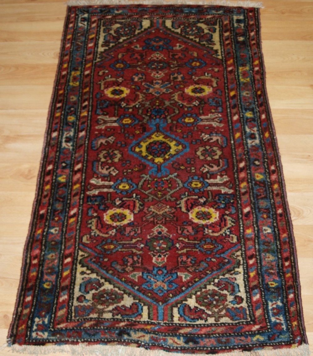 OLD NORTH WEST PERSIAN HAMADAN RUG OF SMALL SIZE, SUPERB CONDITION, CIRCA 1920.