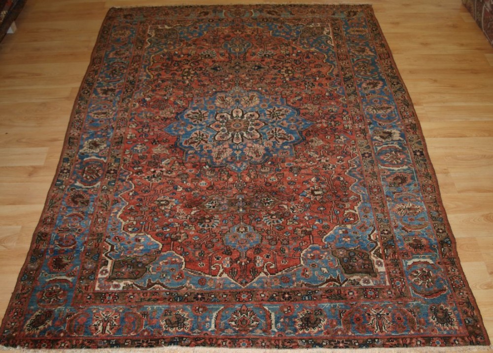 ANTIQUE VILLAGE RUG, GREATER HAMADAN REGION, BEAUTIFUL DESIGN, CIRCA 1900/20.