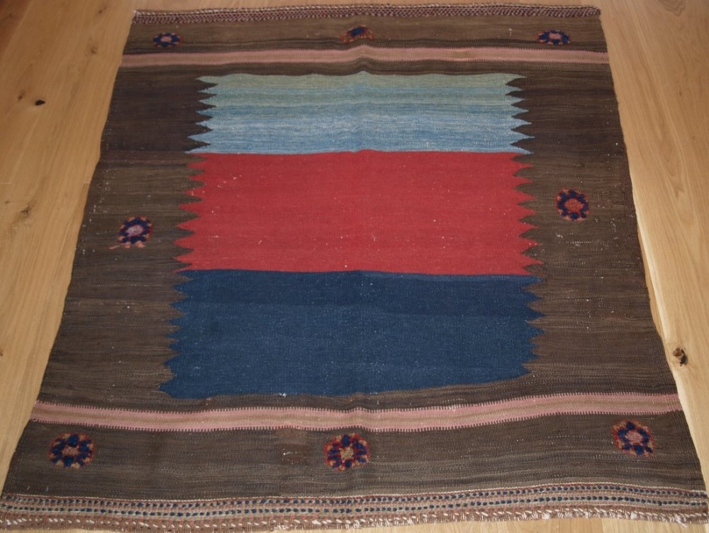 ANTIQUE AFSHAR KILIM SOFREH WITH BOLD DESIGN AND COLOUR, CIRCA 1900/20.