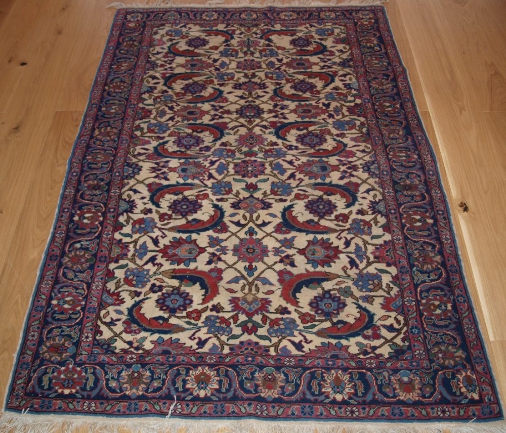 ANTIQUE TURKISH KAYSERI RUG WITH A LARGE SCALE HERATI DESIGN, CIRCA 1900/20.