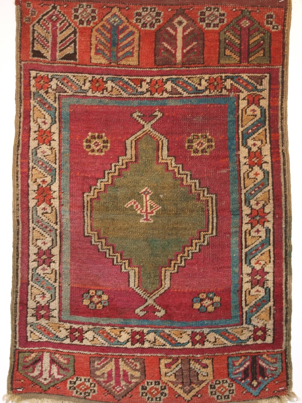 ANTIQUE TURKISH KIRSEHIR VILLAGE YASTIK RUG, LATE 19TH CENTURY.