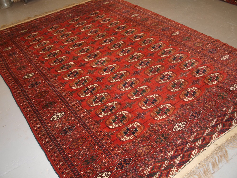 ANTIQUE TEKKE TURKMEN MAIN CARPET, FULL PILE, SOFT WOOL, CIRCA 1900.