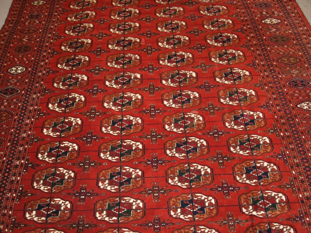 ANTIQUE TEKKE TURKMEN MAIN CARPET, FULL PILE, SOFT WOOL, CIRCA 1900. View III