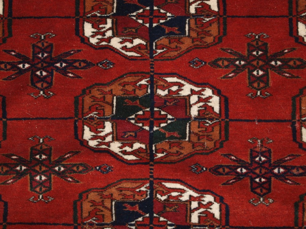ANTIQUE TEKKE TURKMEN MAIN CARPET, FULL PILE, SOFT WOOL, CIRCA 1900. View VIII