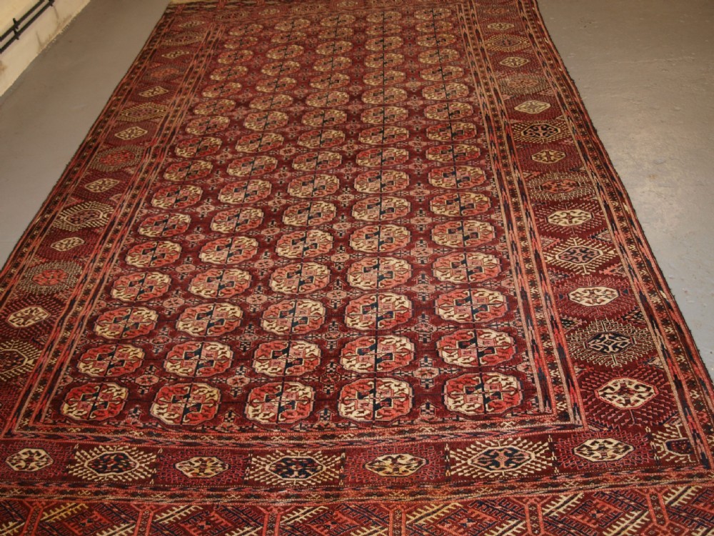 ANTIQUE TEKKE TURKMEN CARPET OF UNUSUAL LARGE SIZE, GOOD COLOUR, CIRCA 1900. View II