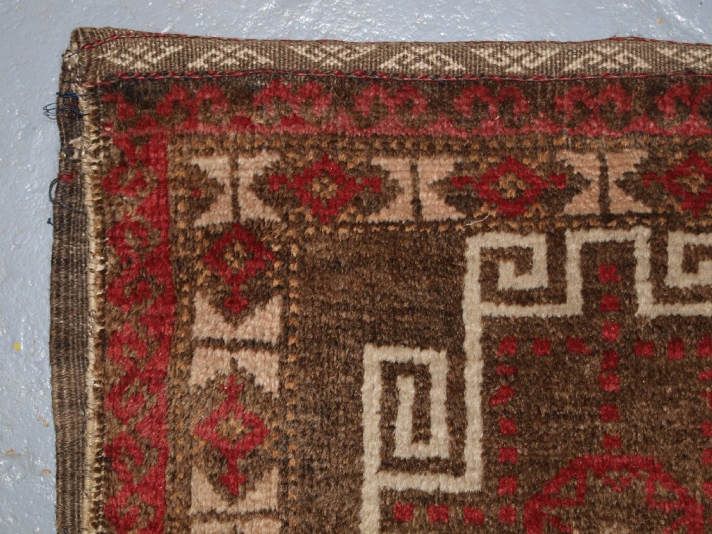 OLD AFGHAN BALUCH SADDLE BAG OF TRADITIONAL DESIGN WITH PLAIN WEAVE BACK, CIRCA 1920. View II