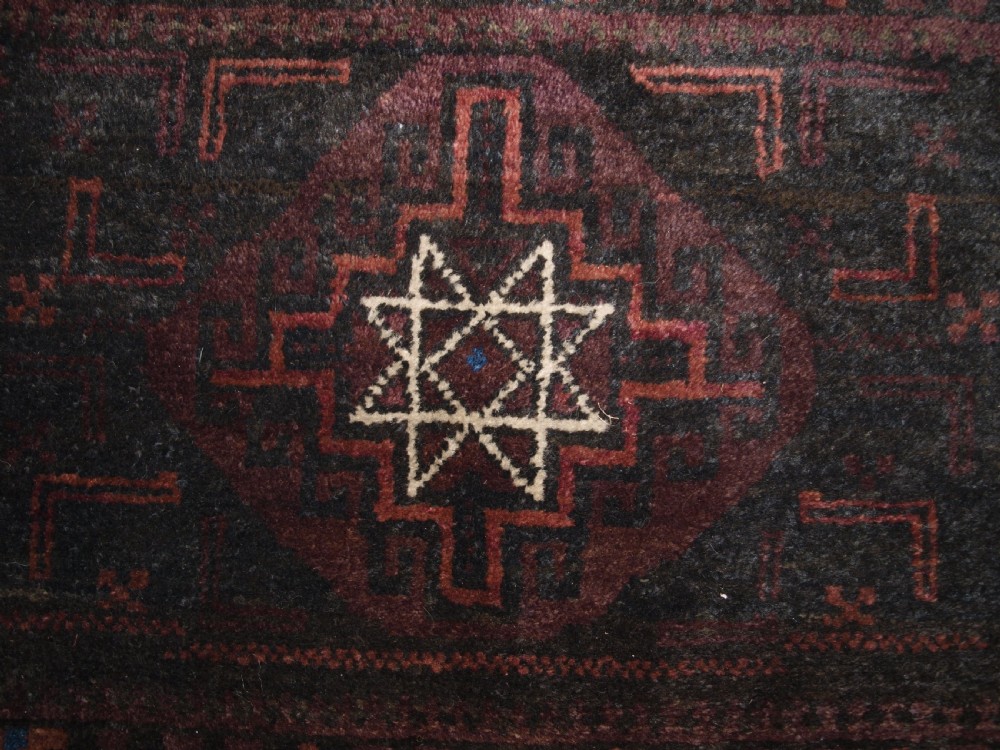 OLD AFGHAN BALUCH SADDLE BAG WITH STAR DESIGN AND PLAIN WEAVE BACK, CIRCA 1920. View II