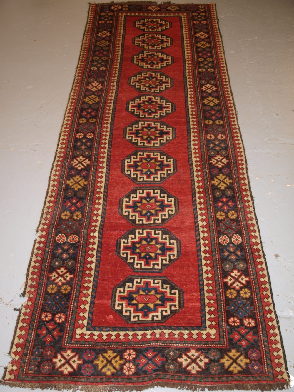 ANTIQUE PERSIAN KELARDASHT RUNNER OF CLASSIC DESIGN, CIRCA 1900.
