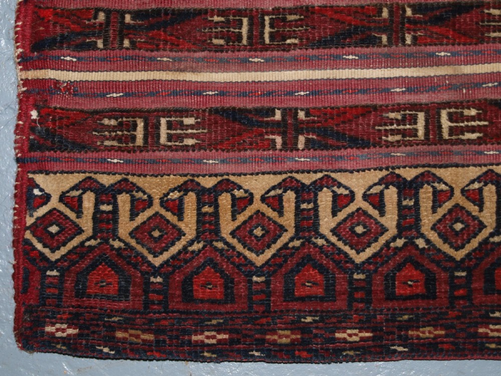 ANTIQUE TEKKE TURKMEN SADDLE BAG IN BANDED MIXED TECHNIQUE, PLAIN WEAVE BACK, CIRCA 1900/20. View III