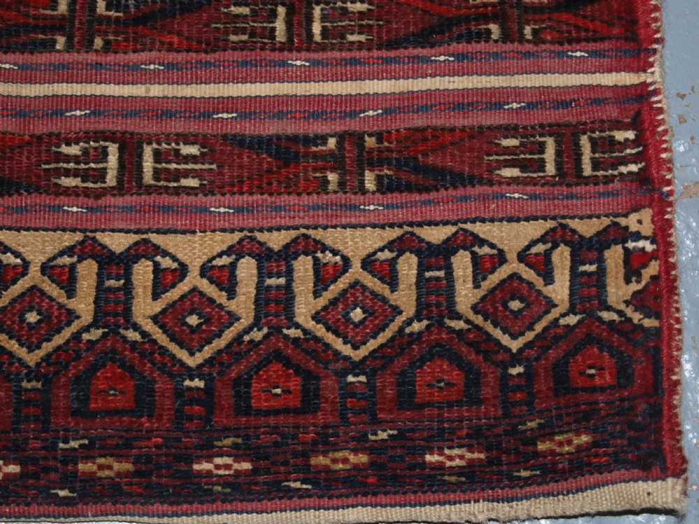 ANTIQUE TEKKE TURKMEN SADDLE BAG IN BANDED MIXED TECHNIQUE, PLAIN WEAVE BACK, CIRCA 1900/20. View V