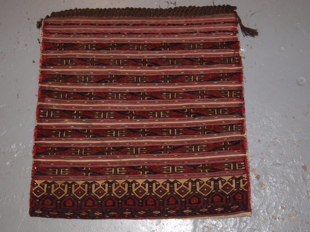 ANTIQUE TEKKE TURKMEN SADDLE BAG IN BANDED MIXED TECHNIQUE, PLAIN WEAVE BACK, CIRCA 1900/20. View IX