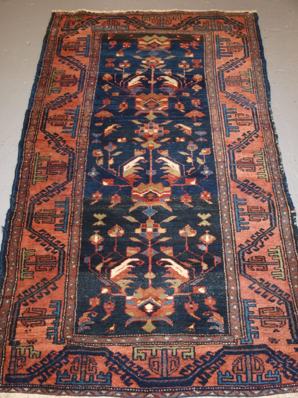 OLD NORTH WEST PERSIAN HAMADAN VILLAGE RUG WITH UNUSUAL DESIGN, BALUCH BORDER, CIRCA 1920.