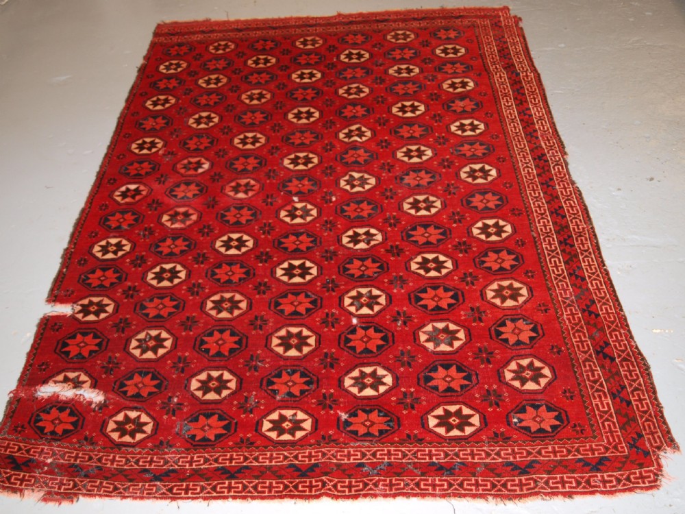 ANTIQUE ERSARI TURKMEN MAIN CARPET FRAGMENT, UNUSUAL STAR DESIGN, 2ND HALF 19TH CENTURY.