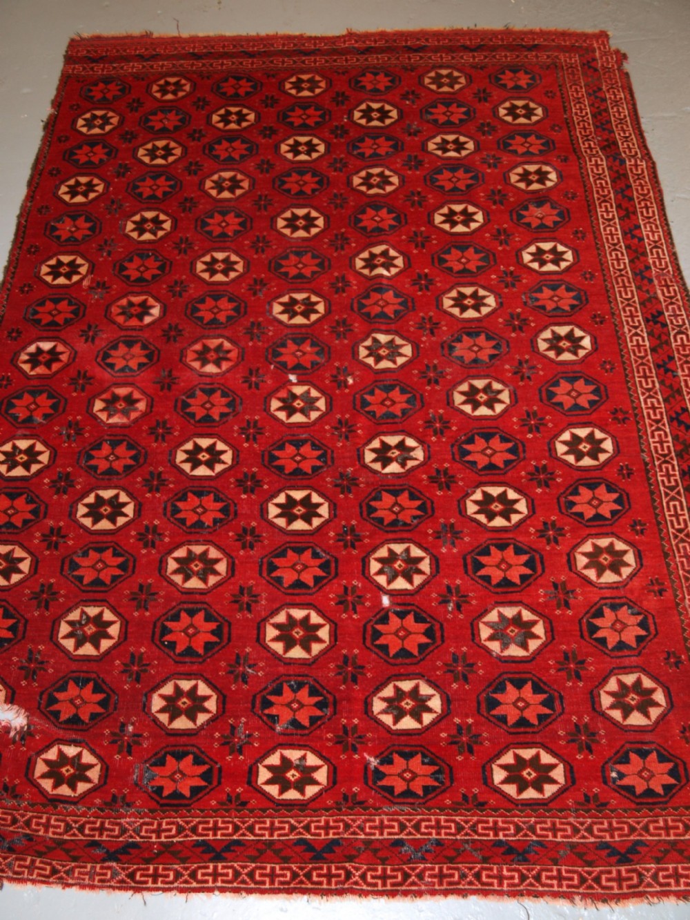 ANTIQUE ERSARI TURKMEN MAIN CARPET FRAGMENT, UNUSUAL STAR DESIGN, 2ND HALF 19TH CENTURY. View II