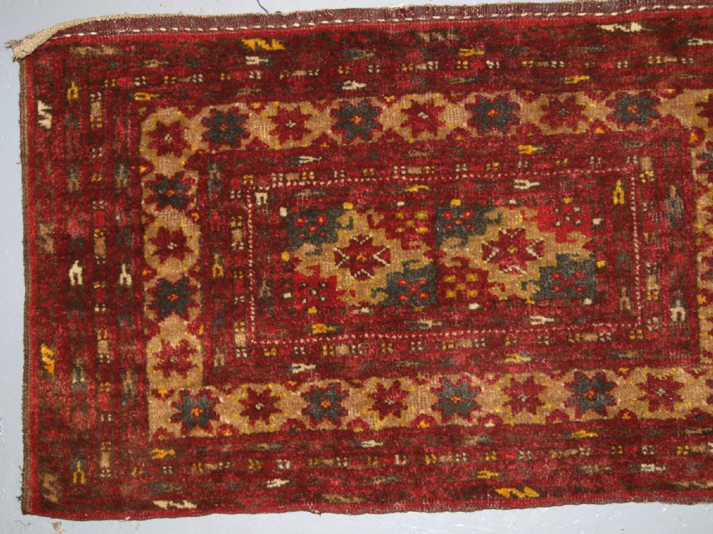 OLD AFGHAN BAG OF SMALL SIZE WITH TURKMEN DESIGN, PLAIN WEAVE BACK, CIRCA 1920. View II