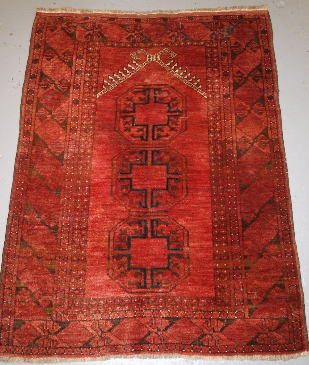 OLD AFGHAN VILLAGE PRAYER RUG WITH TURKMEN DESIGN, RAMS HORN MIHRAB, CIRCA 1920.