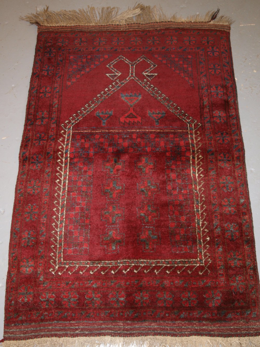 AFGHAN VILLAGE PRAYER RUG WITH RAMS HORN MIHRAB, CIRCA 1920.