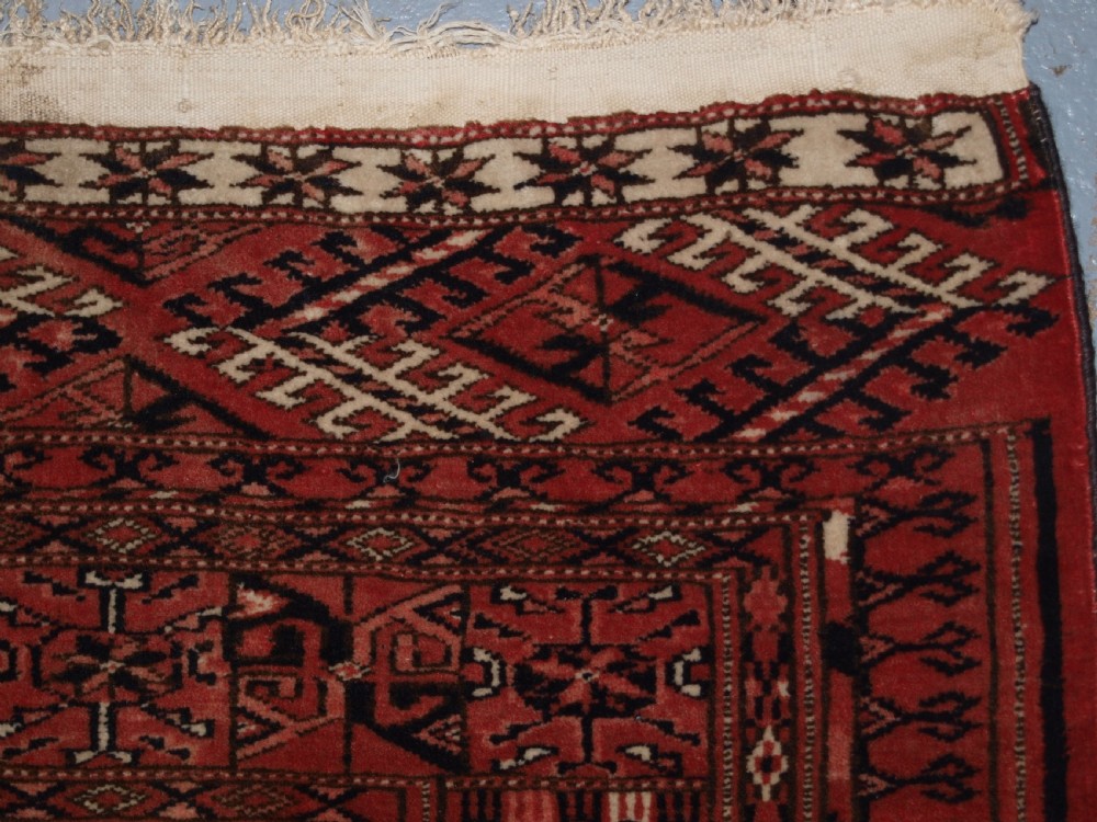 OLD AFGHAN TURKMEN RUG WITH TEKKE DESIGN ON A SCARCE IVORY GROUND. CIRCA 1920. View X
