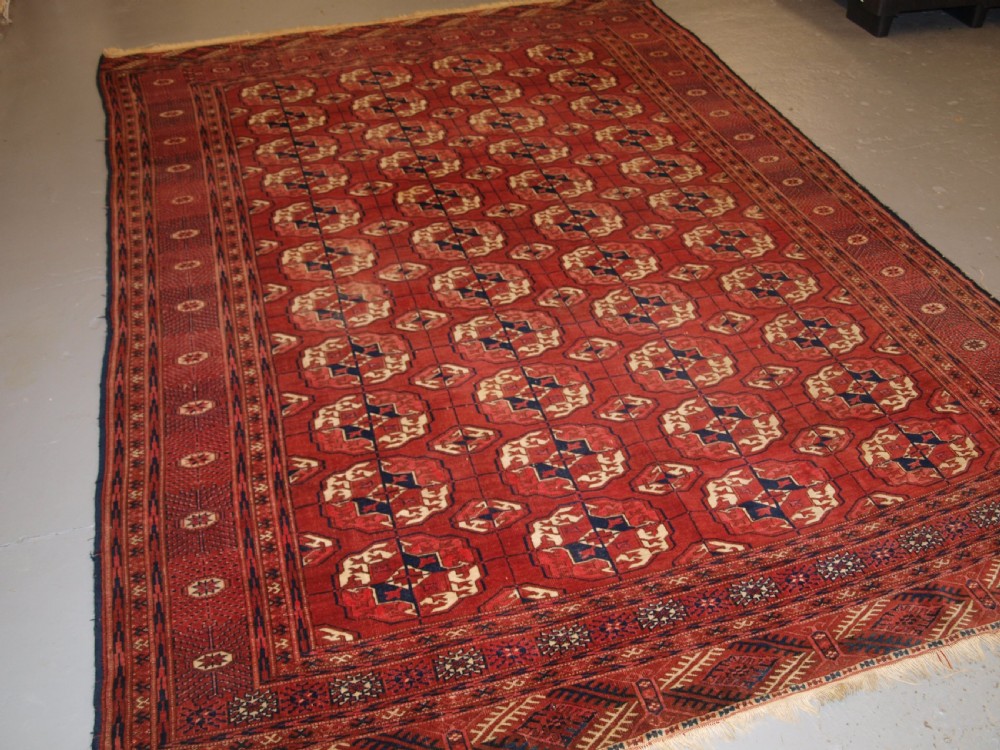 ANTIQUE TEKKE TURKMEN MAIN CARPET, GOOD COLOUR, INTERESTING GULS, LATE 19TH CENTURY.